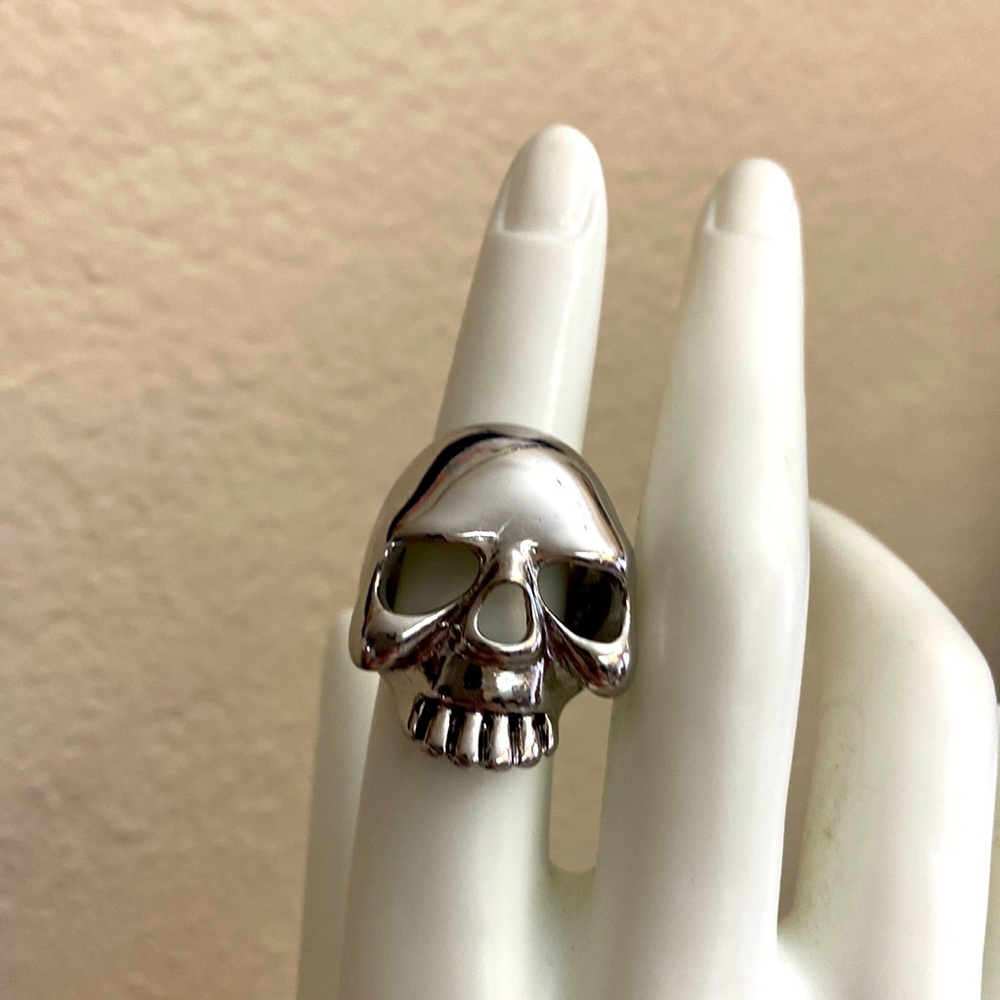 Silver Alloy Skull Ring Size 6